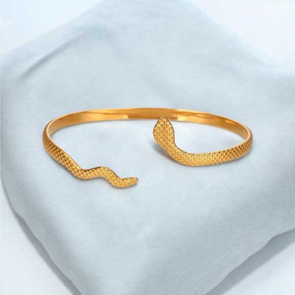 NEW 18K yellow gold plated snake checkered bracelet bangle jewelry B29A - Picture 1 of 8